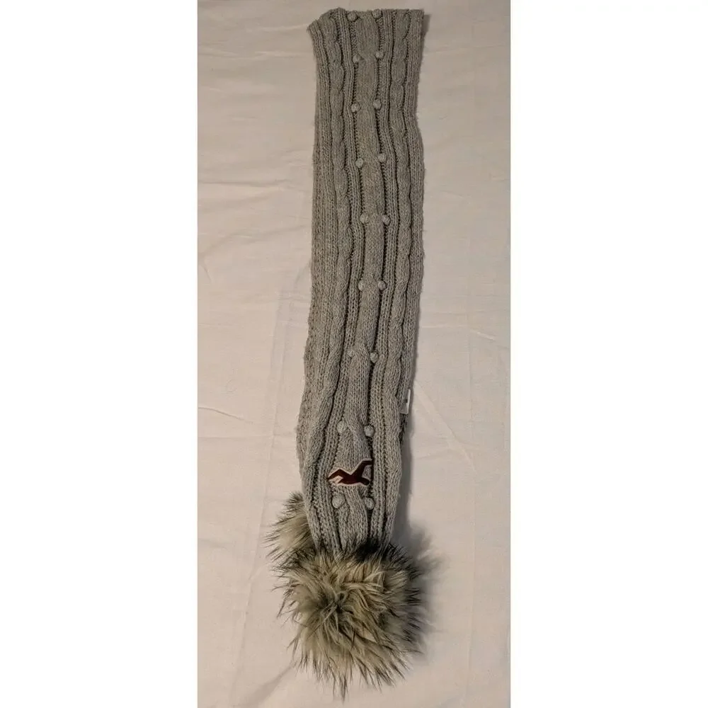 Y2K Hollister Gray Cable Knit Faux Fur Pom Pom Scarf